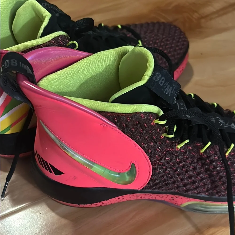 Nike Brown and Pink Sneakers with Breathable Design. LeBron 17 - Picture 5 of 8